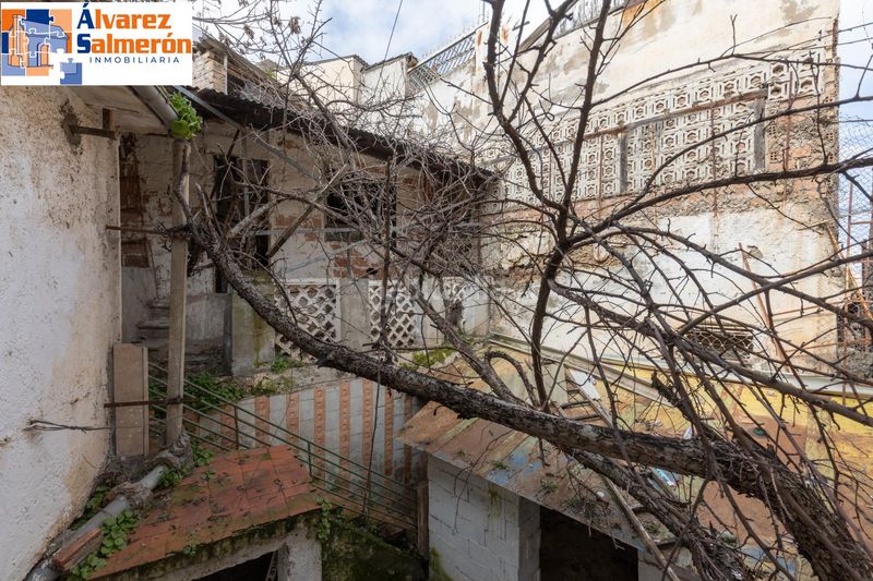 Foto d7a78a8a-6ead-4358-8d14-4e5a732e18b9. Casa amb aparcament a Bola de Oro Granada
