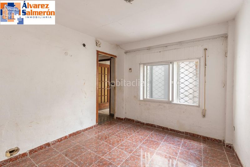 Foto eb347775-4f19-4232-963f-f604bc744652. Casa amb aparcament a Bola de Oro Granada
