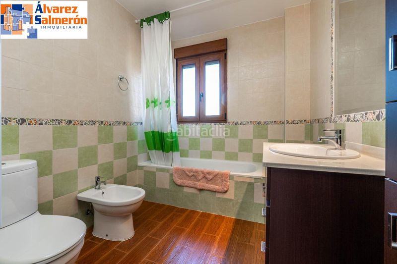 Foto c54a3386-5f35-46a7-8d51-c477ab3177d3. Casa amb calefacció aparcament a Peligros