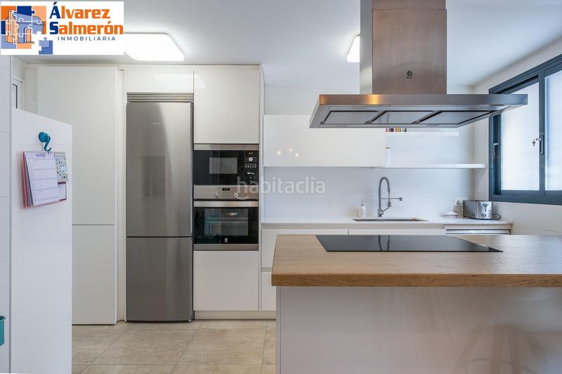 Foto a2d7560a-4bbd-4b97-b250-8adf861bf32f. Casa adossada amb aparcament a Crta. De la Sierra Granada