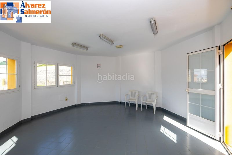 Foto 01f0063c-3907-44fe-8068-08263e8583d8. Casa adossada amb calefacció aparcament piscina a Granada