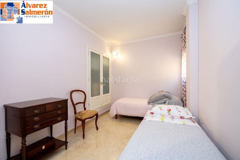 Foto 105d1ab1-9013-4a00-bd3a-8cc664b6593c. Casa adossada amb calefacció aparcament piscina a Granada