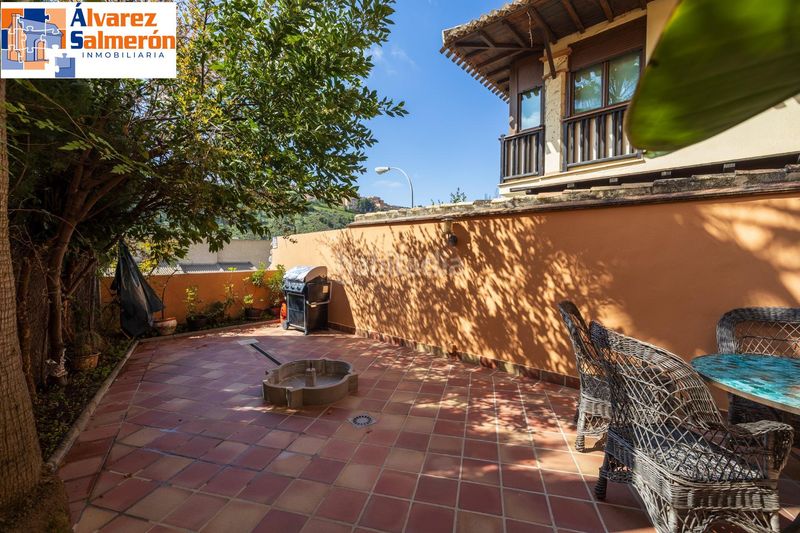 Foto 1b213e73-3f2a-45c8-8076-1ba1ec959f5f. Casa adossada amb calefacció aparcament piscina a Granada