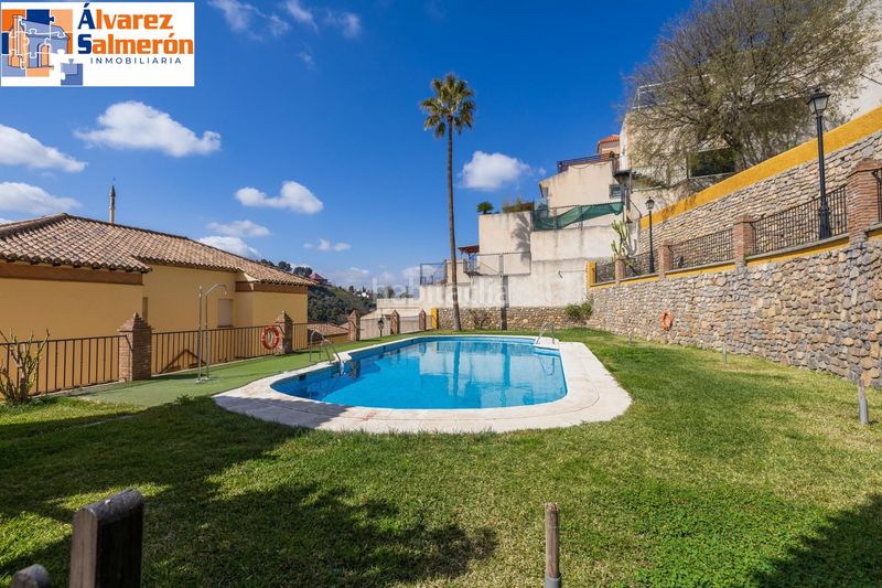 Foto 48827182-2cc1-48e4-9de4-fb9c33f1a283. Casa adossada amb calefacció aparcament piscina a Granada