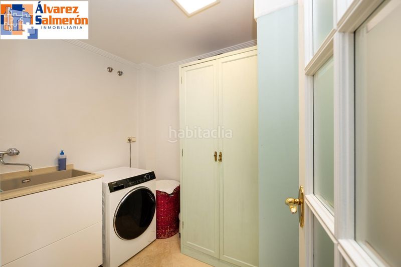 Foto 5a8b27ee-e0ea-4f59-8f5e-dd7e0f670fd9. Casa adossada amb calefacció aparcament piscina a Granada