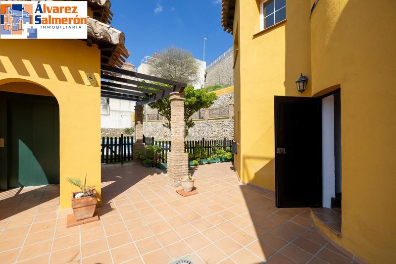 Foto 6720c9a5-4d84-4993-bcc4-de81a13c5986. Casa adossada amb calefacció aparcament piscina a Granada