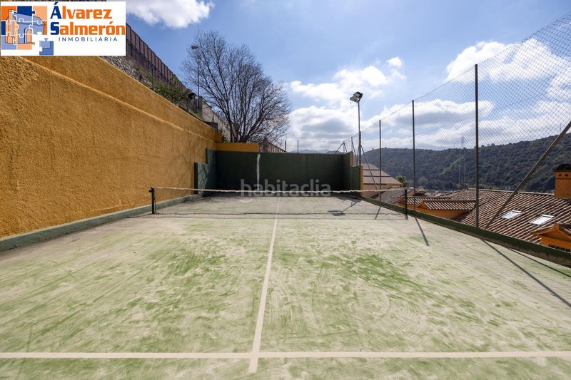 Foto 7bfb456b-dff5-46d5-9128-fef954e04979. Casa adossada amb calefacció aparcament piscina a Granada