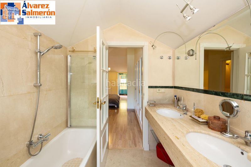 Foto a211e381-2d2b-4d85-b057-f1a5659ea592. Casa adossada amb calefacció aparcament piscina a Granada
