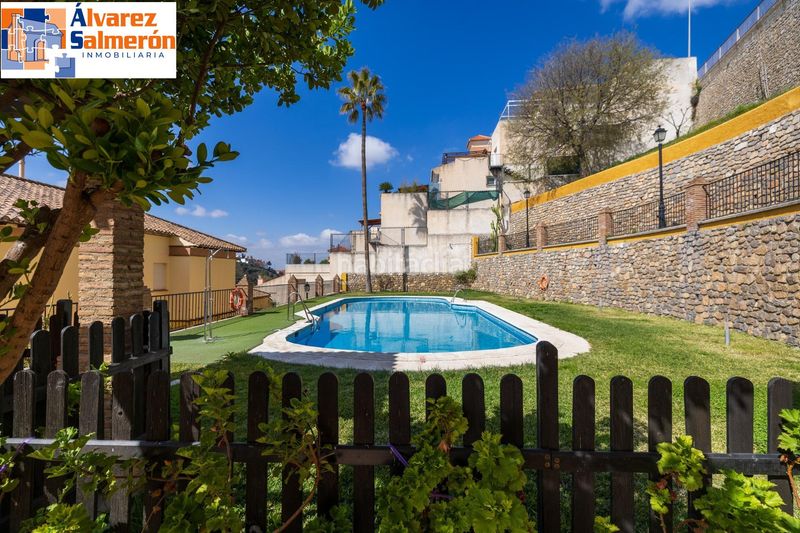 Foto a810eb6a-ddfb-4e64-9054-891d397c4e4f. Casa adossada amb calefacció aparcament piscina a Granada