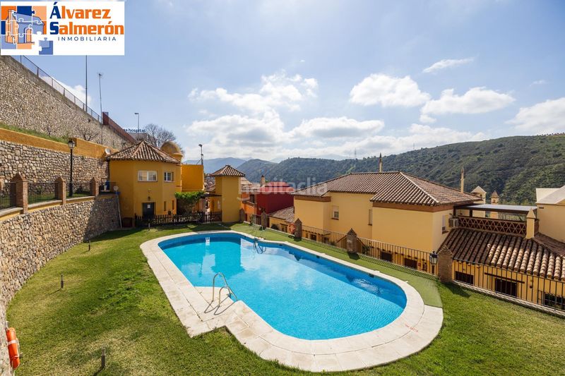 Foto f5e64f76-ddaf-4872-984f-353f7f9843d4. Casa adossada amb calefacció aparcament piscina a Granada