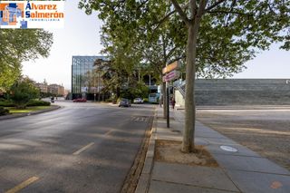 Pis  Calle calle andrea navagiero. Piso de 4 dormitorios con garaje