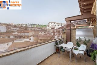 Dachwohnung in Barrio de la Vega. Ático con terraza  plaza de garaje  2 trasteros en barrio de mon