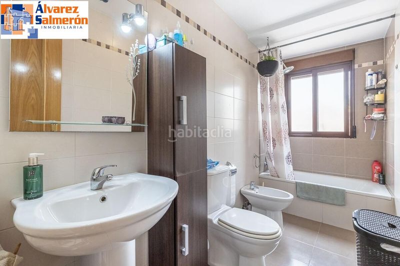 Foto 33f44225-ce22-43b6-bb6b-b6888588b71d. Àtic amb aparcament a Barrio de la Vega Monachil