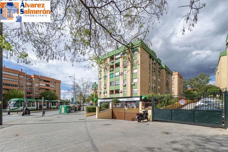 Foto ee51ca77-f852-4460-9105-3334ea37c776. Pis amb aparcament a Pajaritos Granada