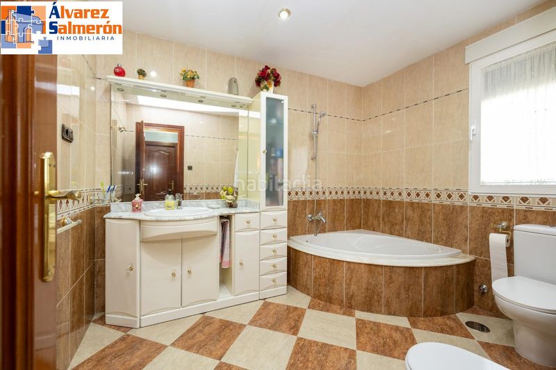 Foto 144ed757-37b5-428a-9e85-71a12725a7c9. Xalet amb aparcament piscina a Cúllar Vega