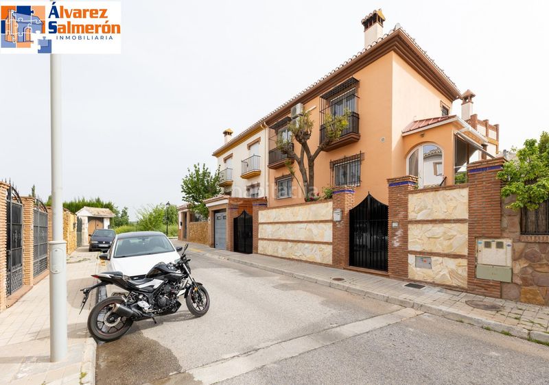 Foto 6ed3d626-bc18-409d-b725-9872286ee8c8. Casa aparellada amb aparcament a Jun