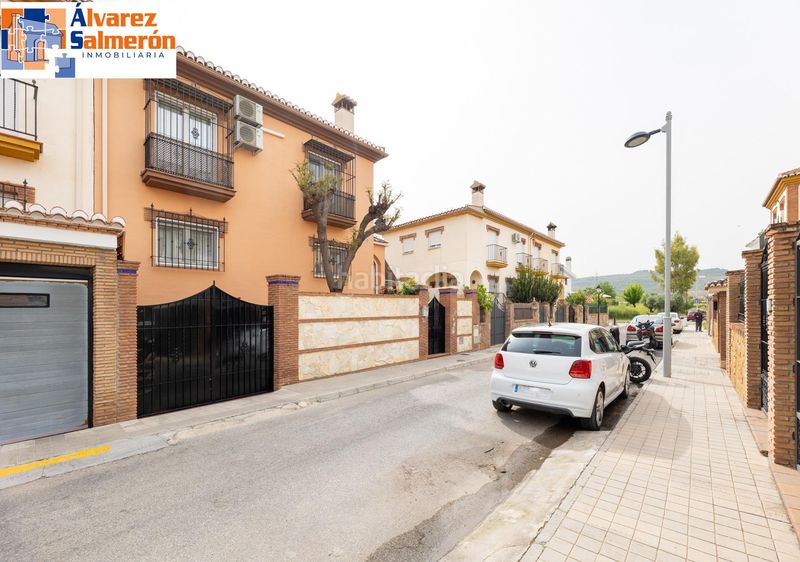 Foto 9ccc580f-1b75-4255-9178-1bc449935371. Casa aparellada amb aparcament a Jun
