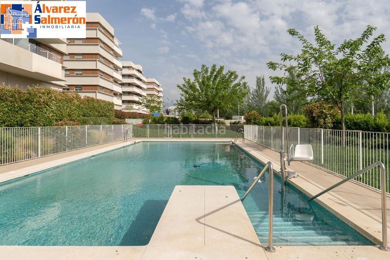 Foto 17303e0a-fa72-4f51-a023-12ced484f9cb. Pis amb aparcament piscina a Rosaleda - Juventud Granada
