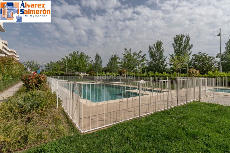 Foto 34f31496-8de1-47c7-b35b-951f7ea50b87. Pis amb aparcament piscina a Rosaleda - Juventud Granada