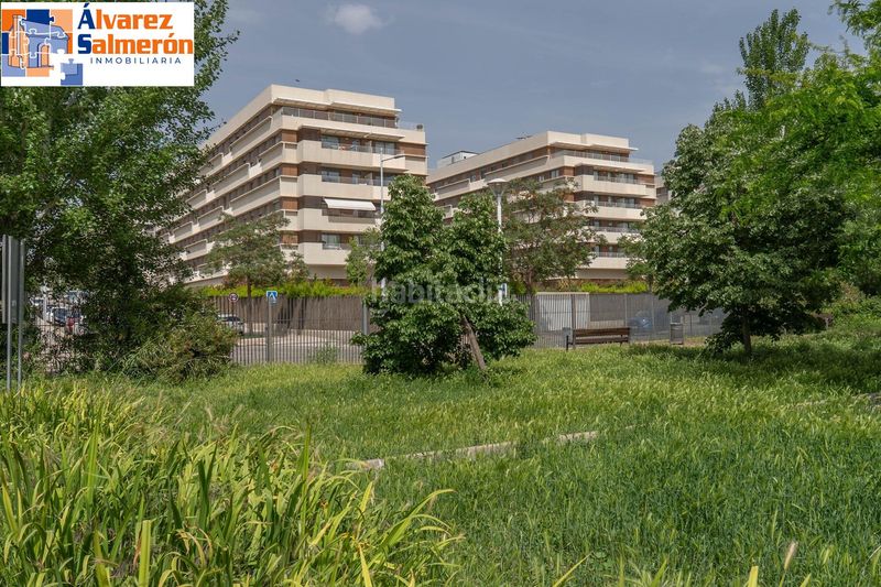 Foto 3b5fb89c-08c2-4848-bc02-a416c377d452. Pis amb aparcament piscina a Rosaleda - Juventud Granada