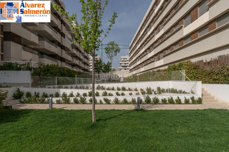 Foto 853458f2-9b24-45e6-b6c9-d0732d99190a. Pis amb aparcament piscina a Rosaleda - Juventud Granada
