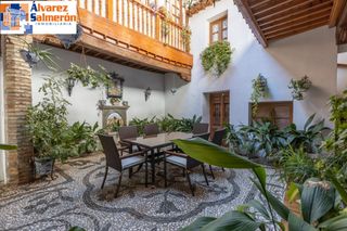 Casa  Calle calle horno del hoyo. Auténtica casa con corrala tradicional y azotea en el corazón de