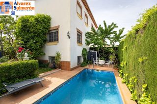 Casa aparellada  Calle ana maria matute. Casa pareada con piscina en la zubia  3 dormitorios, amplia y lu