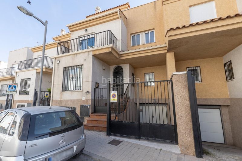 Foto 1af099fa-1b09-46d5-9831-3e8537f38c9f. Casa adossada amb aparcament a Avda. De los Ogíjares Armilla