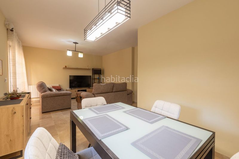 Foto a49abc4d-6ec6-4b57-82b5-98a82533595e. Casa adossada amb aparcament a Avda. De los Ogíjares Armilla
