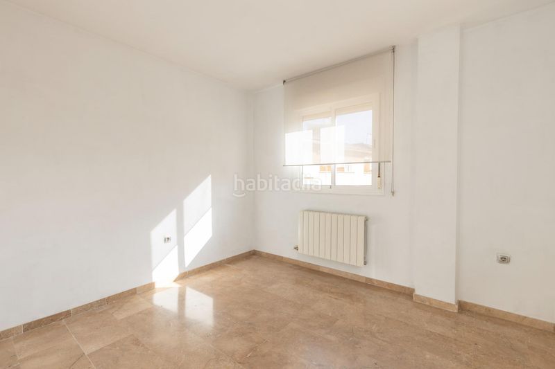 Foto a6aa2c77-abb4-44c7-be4f-c9ea7c272763. Casa adossada amb aparcament a Avda. De los Ogíjares Armilla