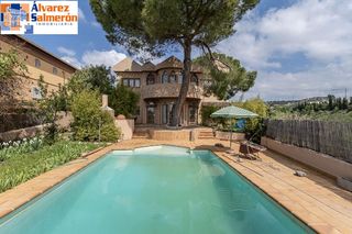 Casa  Calle arces ur.monteluz. Espectacular casa independiente con piscina y grandes vistas en