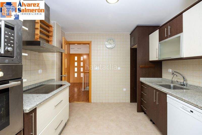 Foto 5c3165d1-56b5-4298-9f00-30952445f589. Casa adossada amb calefacció aparcament piscina a Gabias (Las)