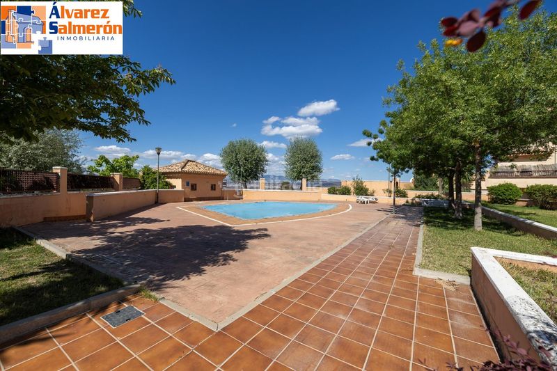 Foto a7fbf891-eef2-4ae5-881a-cc506432d75c. Casa adossada amb calefacció aparcament piscina a Gabias (Las)