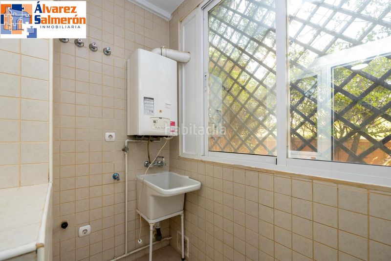 Foto ff34f1be-2966-4c84-bb00-77dba8d07ac2. Casa adossada amb calefacció aparcament piscina a Gabias (Las)