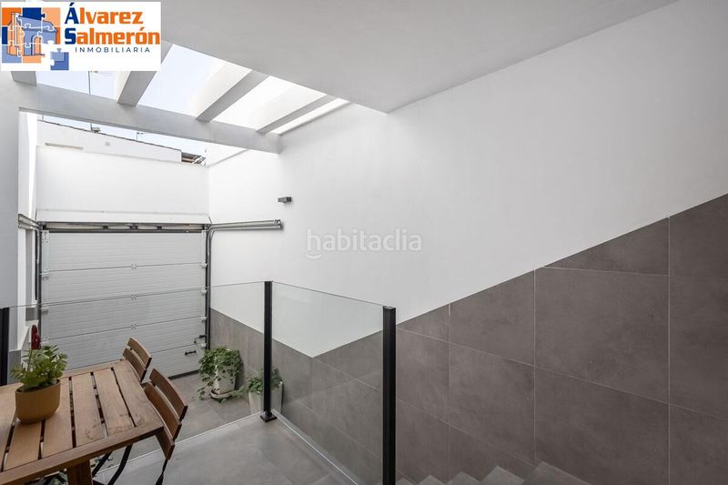 Foto 007a6910-d731-41cb-8163-14082d82c6a2. Casa amb calefacció aparcament a Albolote