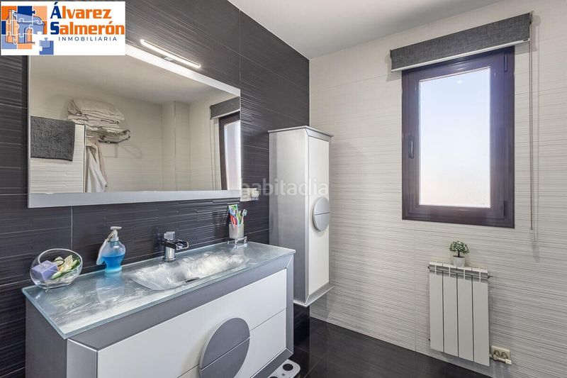 Foto 8ba92e0c-10ac-4f0e-b973-a168a33d62c0. Casa amb calefacció aparcament a Maracena
