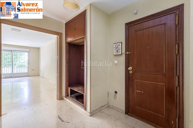 Foto 015a9387-1121-4f1a-885a-bb4655d0b40f. Pis amb calefacció aparcament a Cervantes Granada
