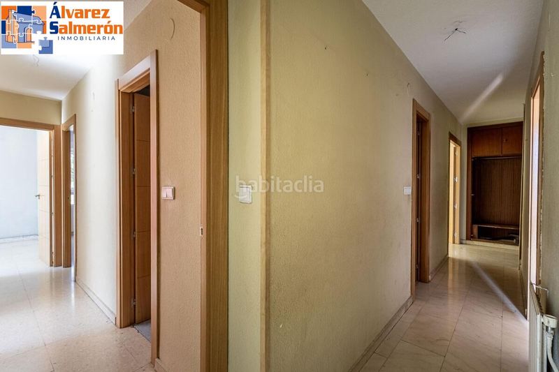 Foto bde26db2-eaa1-4aaa-820e-98c602f3d8f8. Pis amb calefacció aparcament a Cervantes Granada