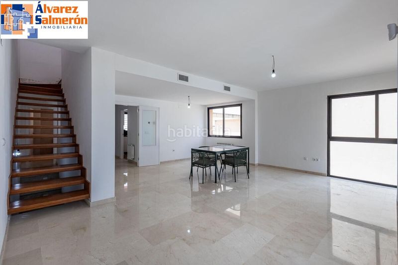Foto bfc8e5e5-5a4d-41b4-9945-c0aabad00e15. Casa adossada amb calefacció aparcament piscina a Albolote