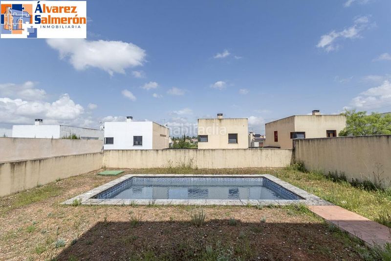 Foto c5d8888c-5e9a-40a8-b2ed-db0a64e01eda. Casa adossada amb calefacció aparcament piscina a Albolote