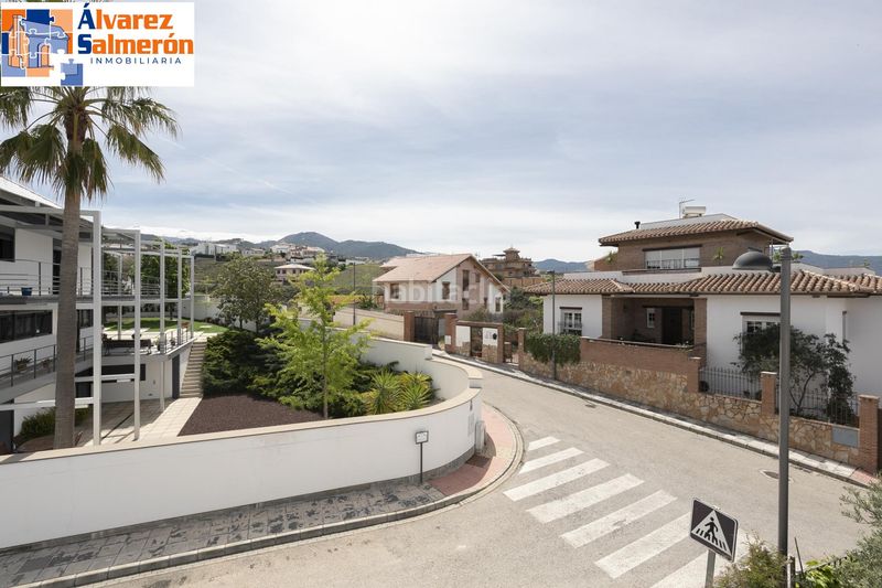 Foto cec362ac-5c08-40b1-9c42-1e65c2769ca4. Xalet amb calefacció aparcament piscina a Altos de la Zubia Zubia (La)