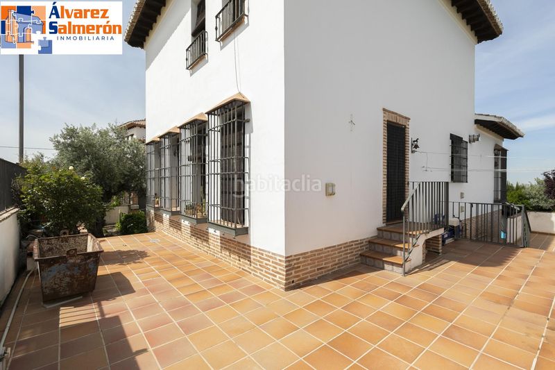 Foto e24a29b9-8e4f-4e90-b940-f3cc0a8bdd54. Xalet amb calefacció aparcament piscina a Altos de la Zubia Zubia (La)