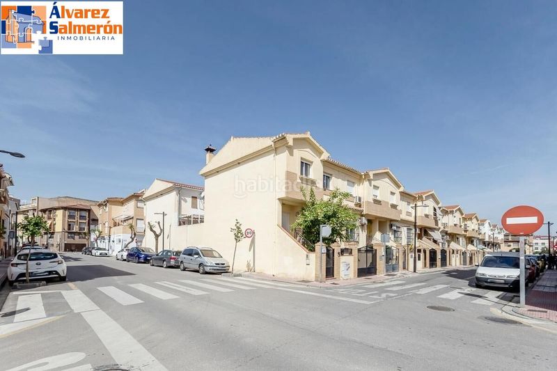 Foto d7e2ee9c-ffab-421e-b3e0-b8082329ddbe. Casa aparellada amb aparcament a San Miguel Armilla