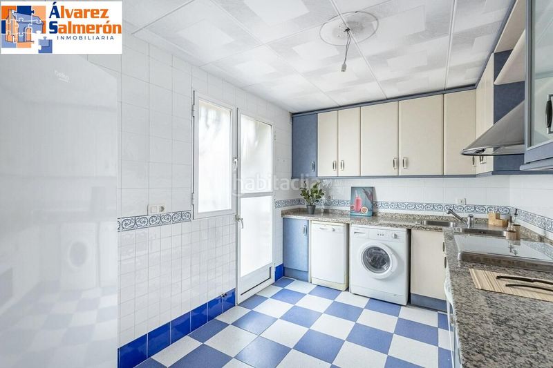 Foto daeca7bf-9400-4099-8442-5ed8a17229b7. Casa aparellada amb aparcament a San Miguel Armilla