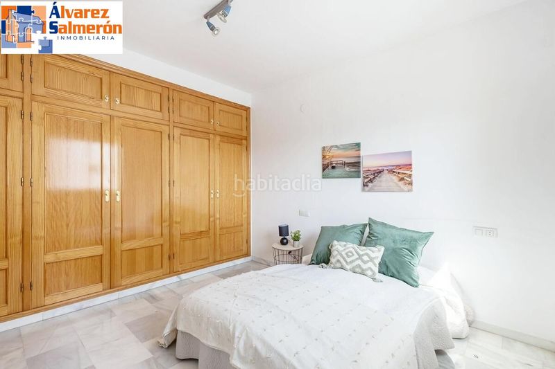 Foto eb2a45eb-478d-4711-86f7-7b8ec0dbfd67. Casa aparellada amb aparcament a San Miguel Armilla