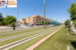 Flat  Avenida madrid. A pocos metros de la parada de metro juncaril
