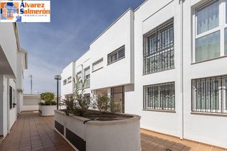 Casa adossada  Calle campanario. La casa que estabas esperando en cájar!