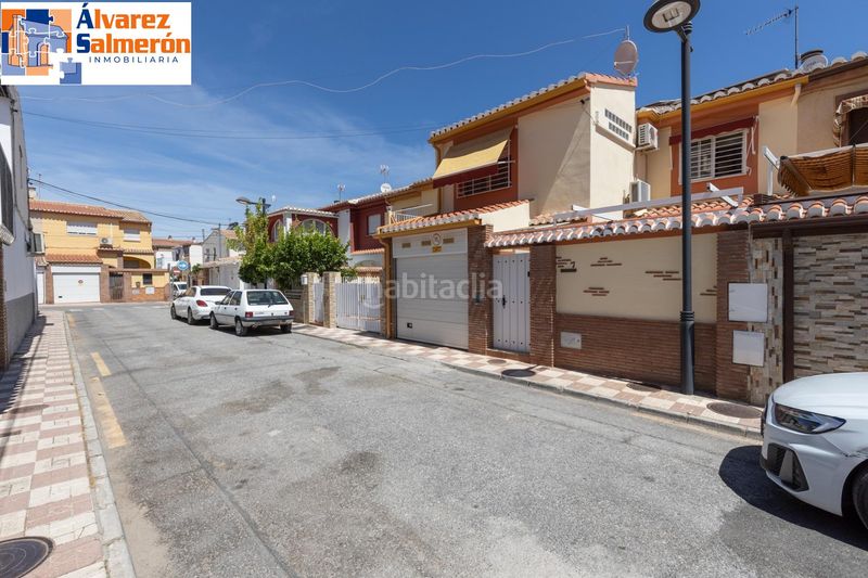 Foto 83324f0f-d7b8-4864-a0f7-e482c998a207. Casa adossada amb calefacció aparcament a Avda. De los Ogíjares Armilla