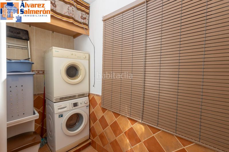 Foto b11d4fad-0c18-45c8-b529-1321e018cbea. Casa adossada amb calefacció aparcament a Avda. De los Ogíjares Armilla