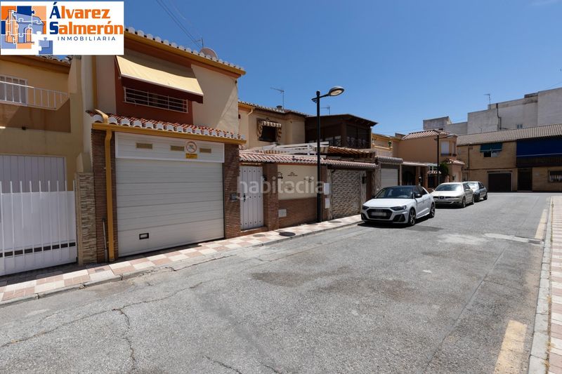Foto f003c95f-99c2-4fb4-98b2-9fe877234463. Casa adossada amb calefacció aparcament a Avda. De los Ogíjares Armilla